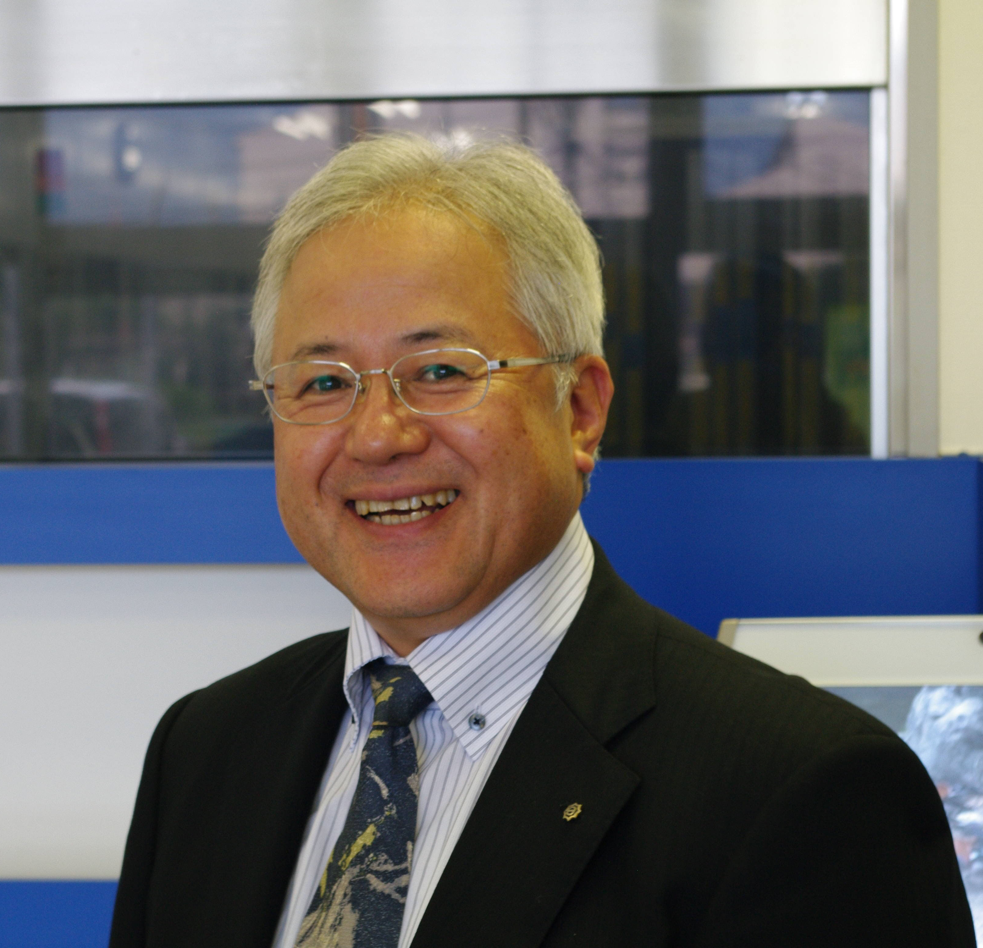 代表取締役社長 新本 武司